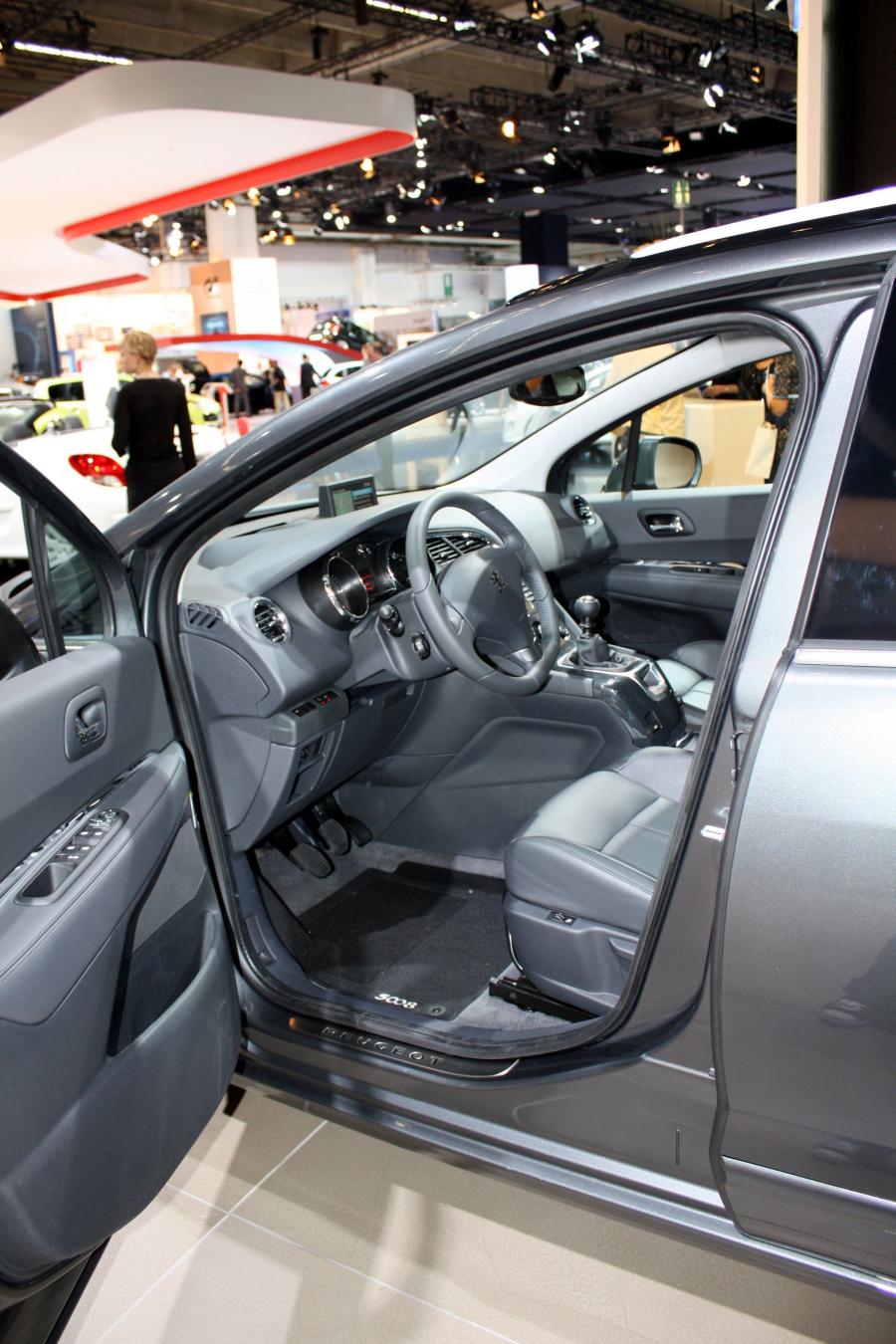  Peugeot 5008 2009 года  (фото 72 из 122)